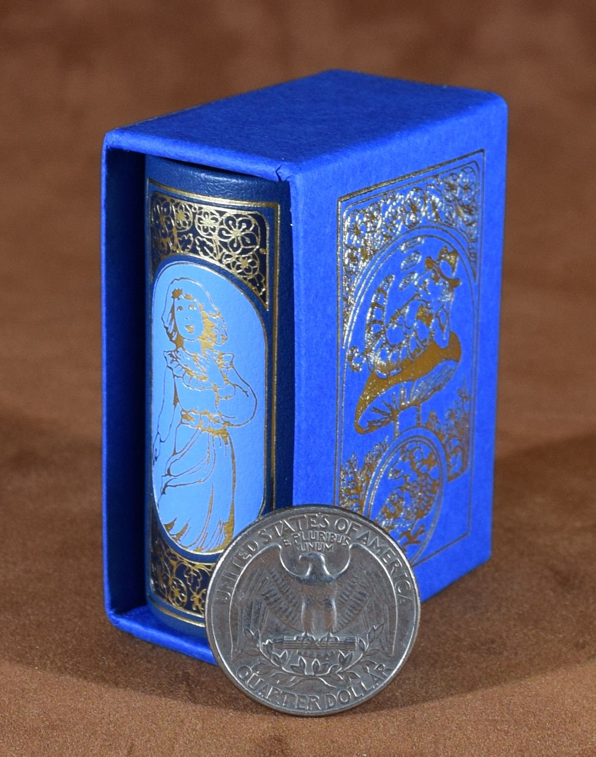 Alice's Adventures in Wonderland by Lewis Carroll Miniature Book