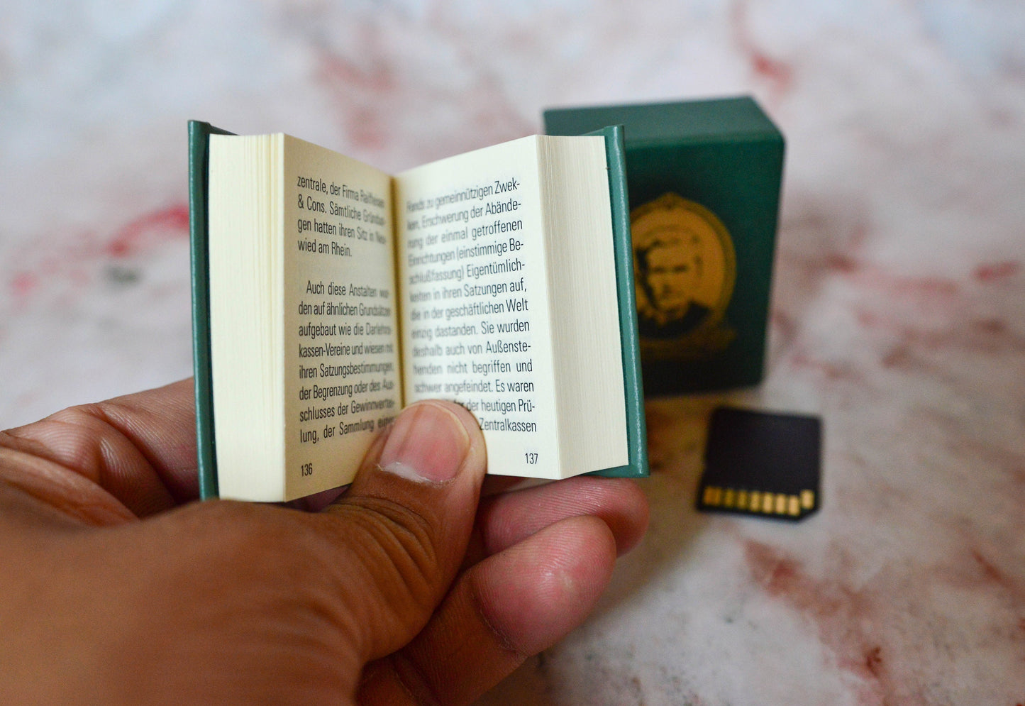 Friedrich Wilhelm Raiffeisen Ein Kapitel bauerlicher Selbsthilfe Miniature Book German text