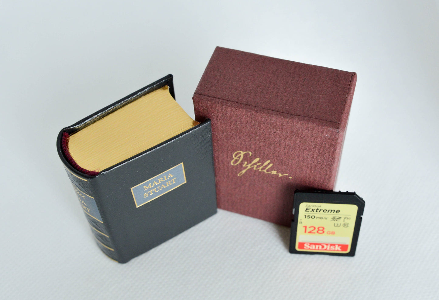 Maria Stuart by Friedrich Schiller Miniature Book Gold Gilt-edged edition German text