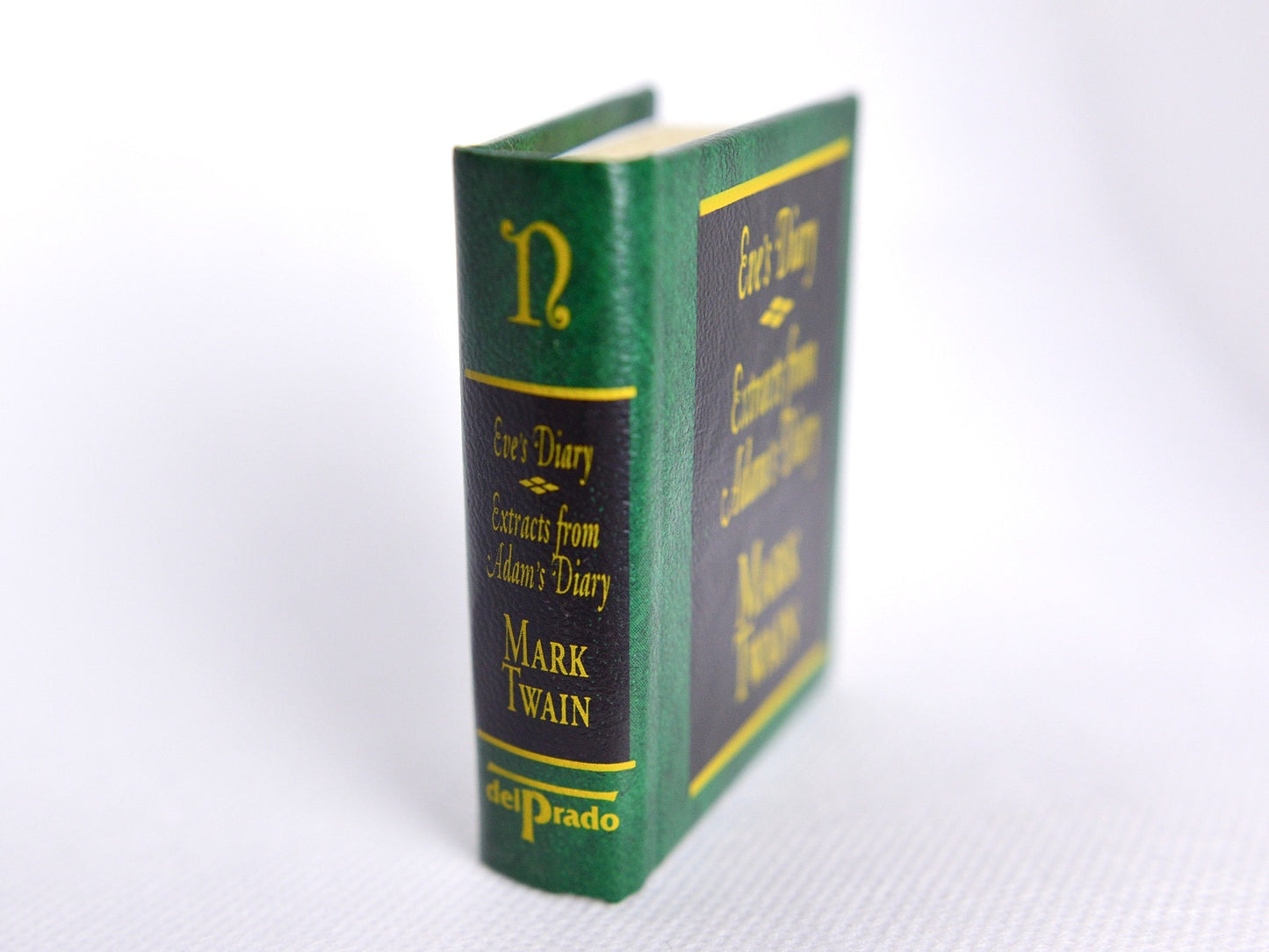 Eve's Diary / Extracts From Adam's Diary by Mark Twain Miniature Book English Text
