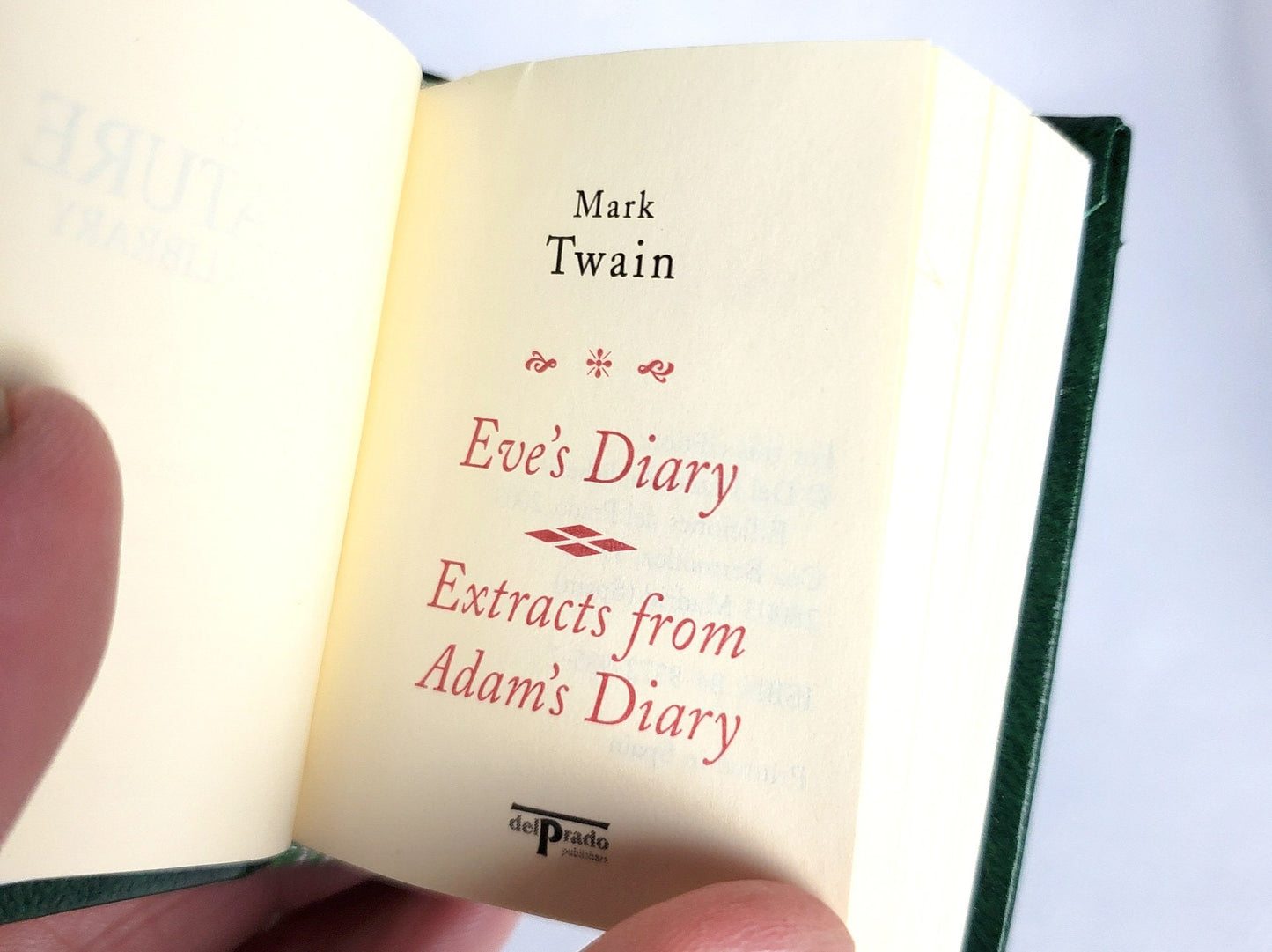 Eve's Diary / Extracts From Adam's Diary by Mark Twain Miniature Book English Text