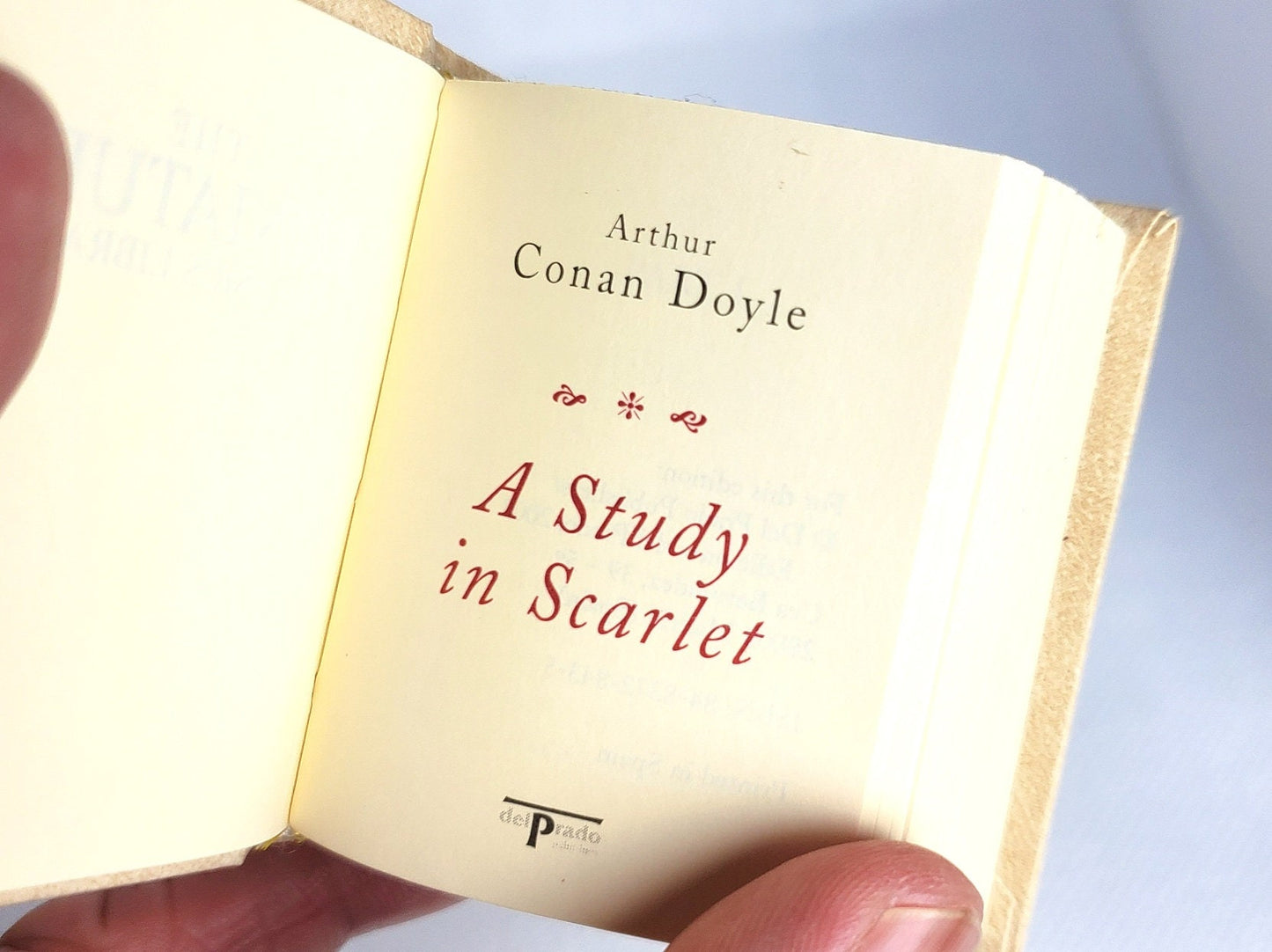 A Study in Scarlet by Sir Arthur Conan Doyle Miniature Book English Text