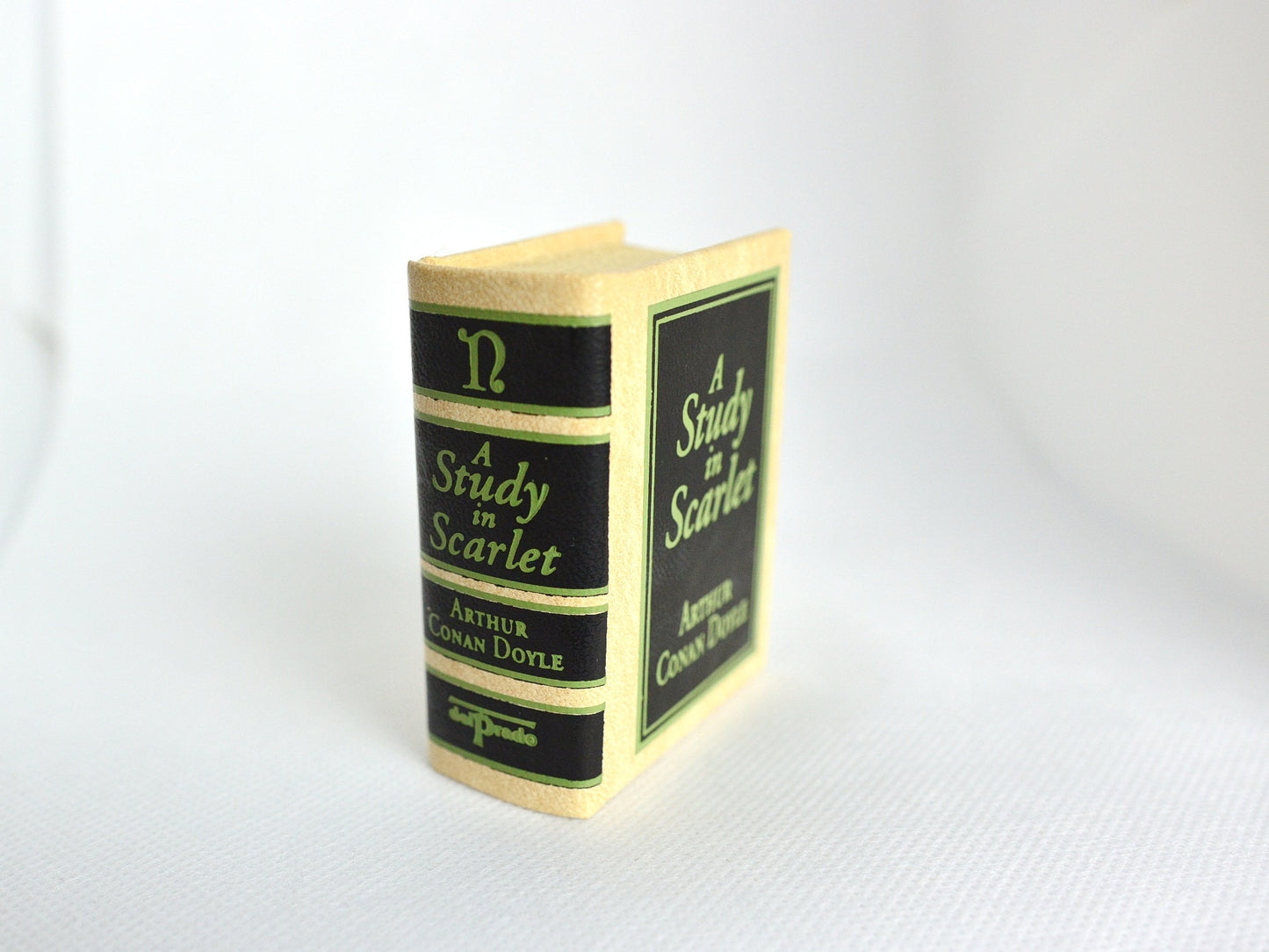 A Study in Scarlet by Sir Arthur Conan Doyle Miniature Book English Text