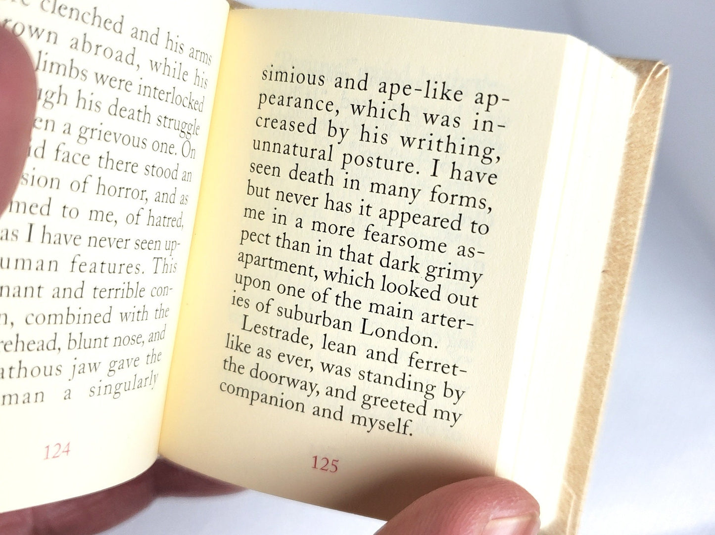 A Study in Scarlet by Sir Arthur Conan Doyle Miniature Book English Text