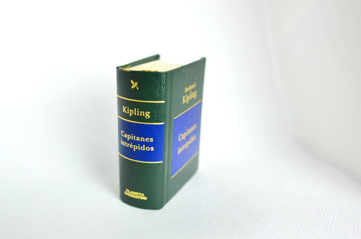 Capitanes Intrèpidos (Captain Courageous) by Rudyard Kipling Spanish Language Miniature Book