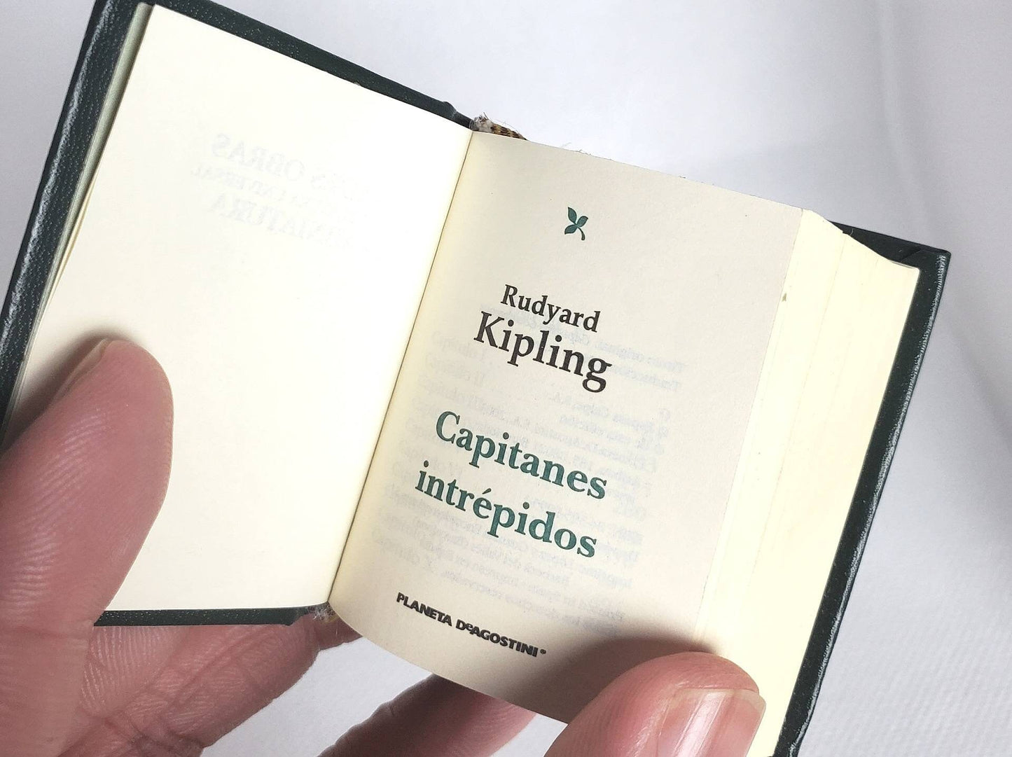 Capitanes Intrèpidos (Captain Courageous) by Rudyard Kipling Spanish Language Miniature Book