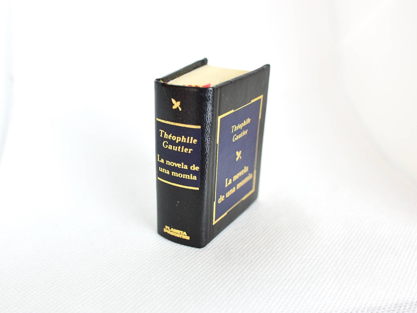 La Novela De Una Momia (The Romance of a Mummy) by Théophile Gautier Spanish Language Miniature Book