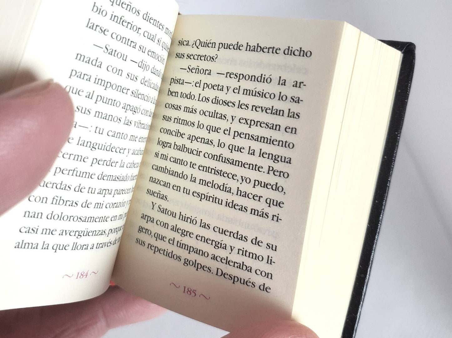 La Novela De Una Momia (The Romance of a Mummy) by Théophile Gautier Spanish Language Miniature Book