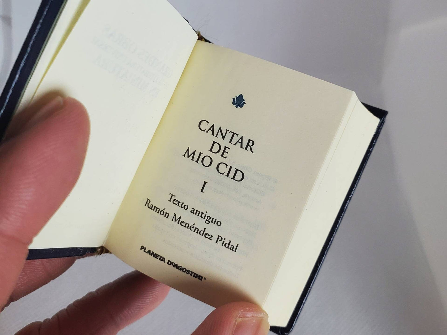 Cantar de Mio Cid I by Ramón Menéndez Pidal Spanish Language Miniature Book