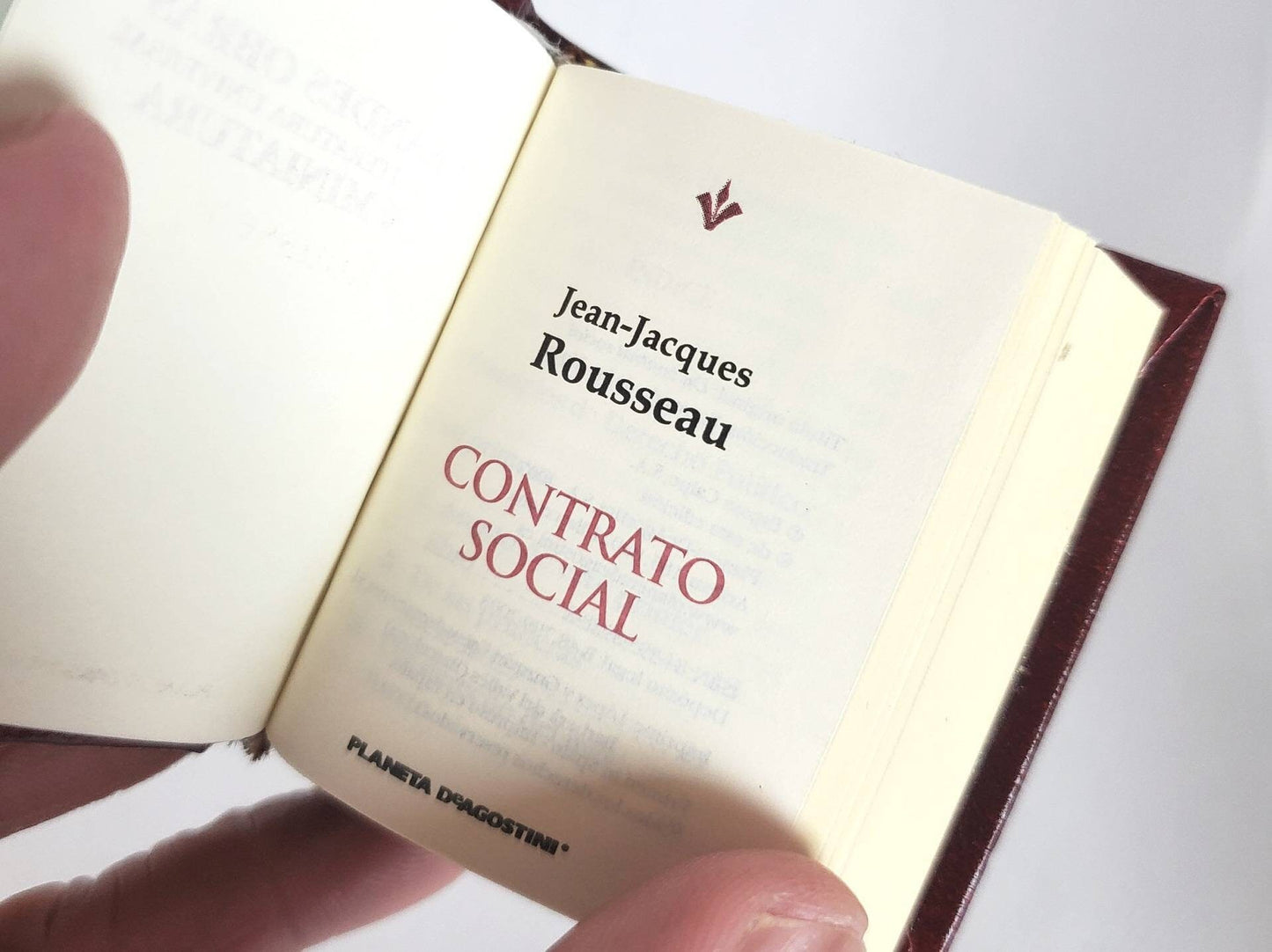 Contrato Social (The Social Contract) by Jean-Jacques Rousseau Spanish Language Miniature Book