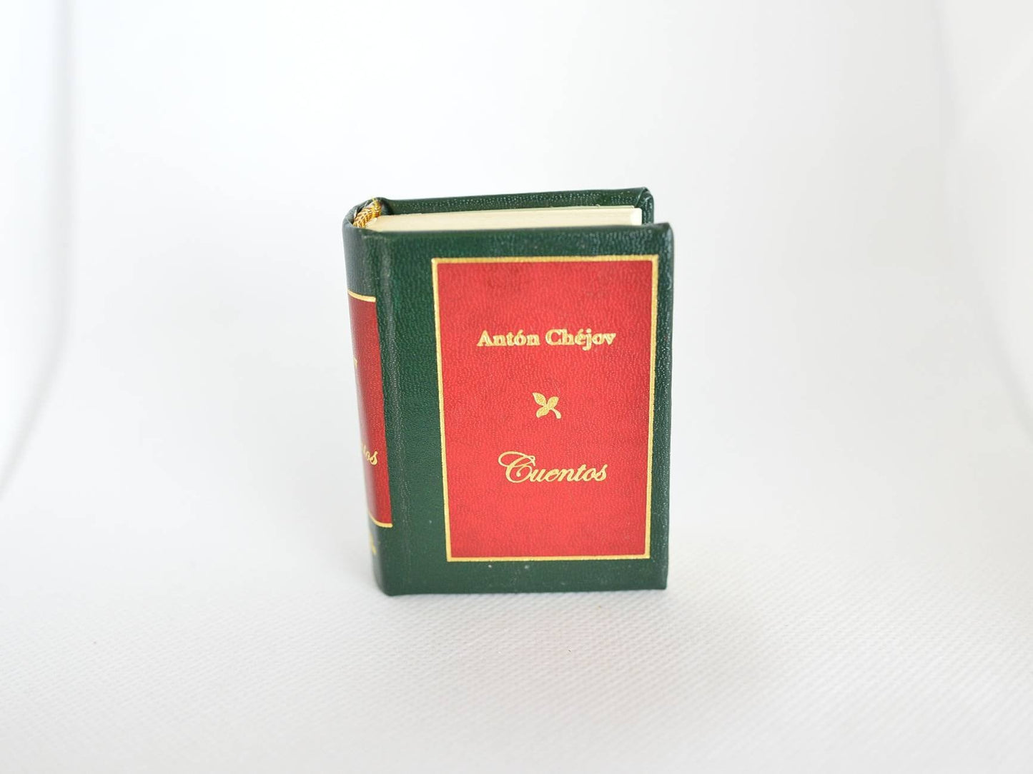 Cuentos by Antón Chéjov Spanish Language Miniature Book