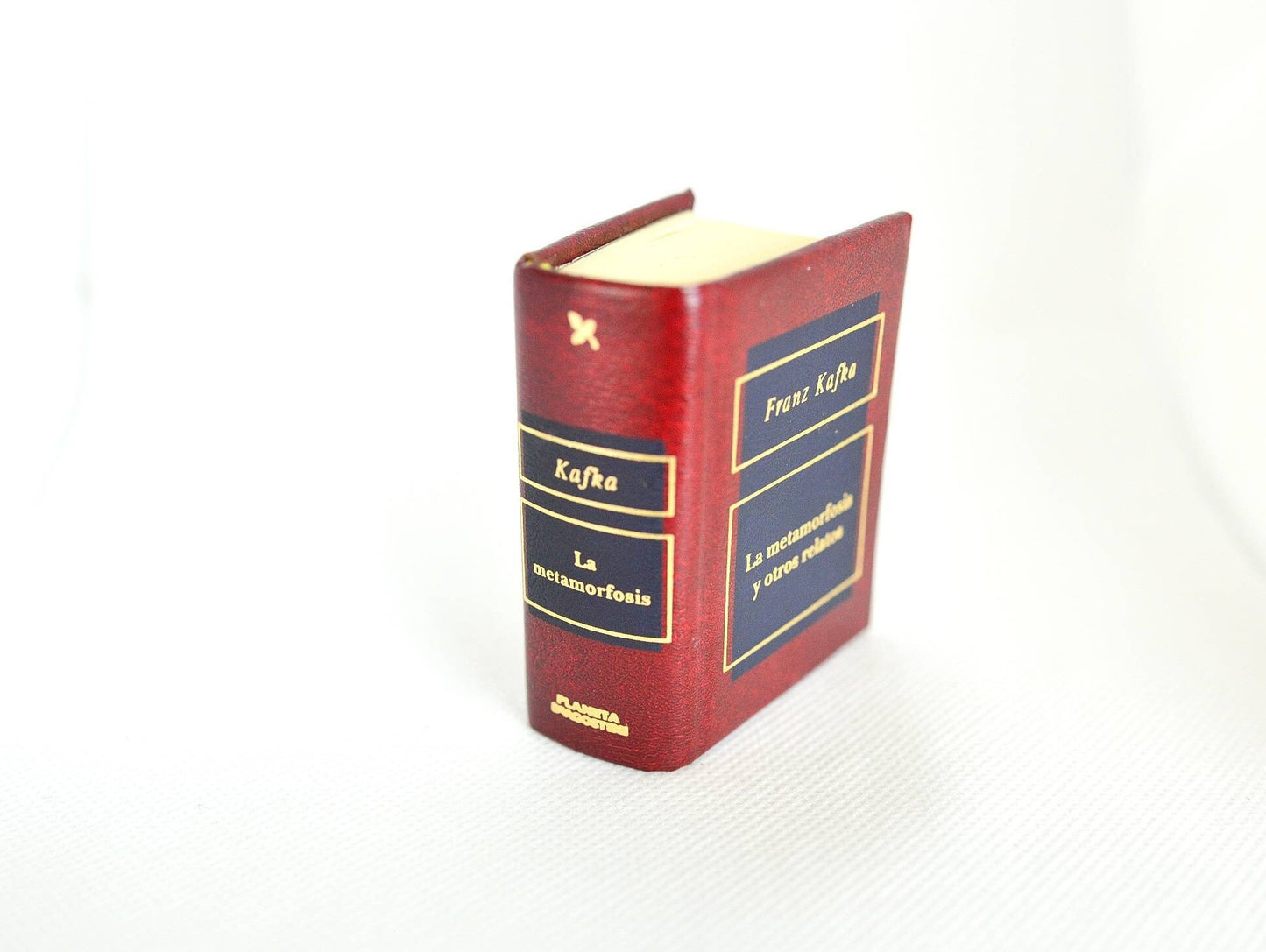 La Metamorfosis by Franz Kafka Spanish Language Miniature Book