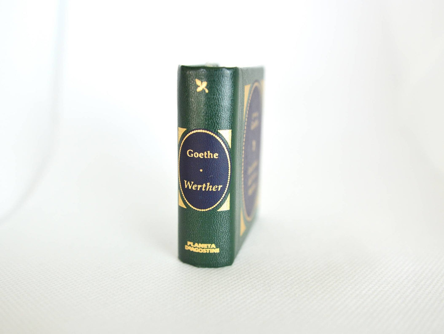 Las Penas Del Joven Werther (The Sorrows of Young Werther) by J.W. Goethe Spanish Language Miniature Book