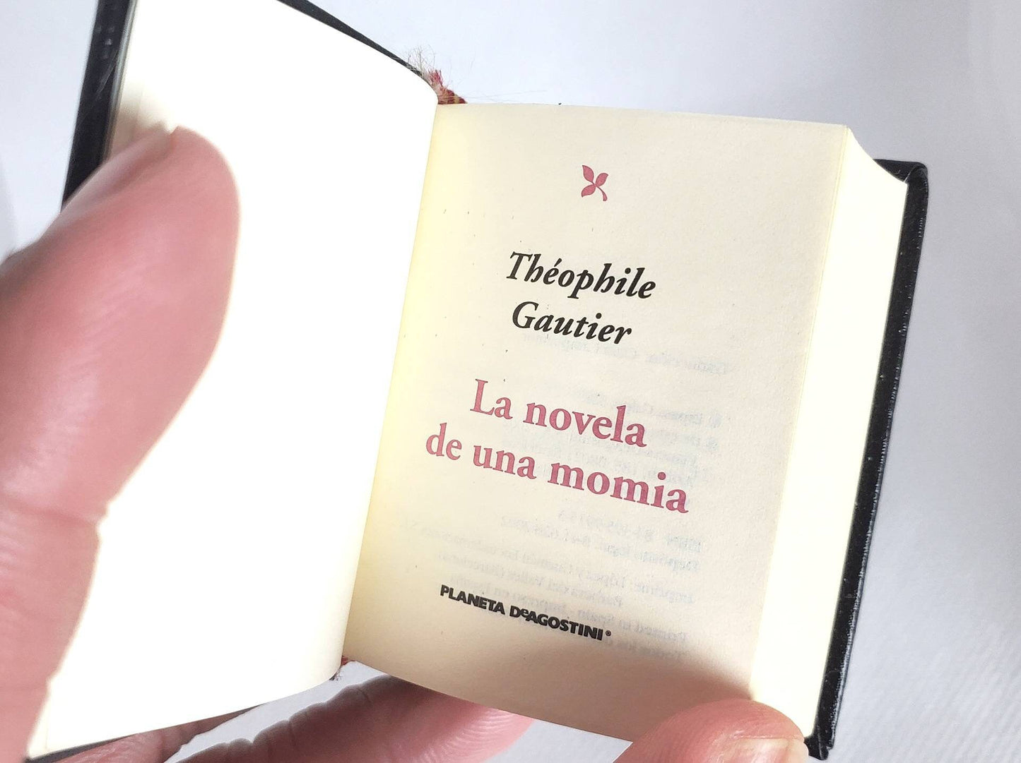 La Novela De Una Momia (The Romance of a Mummy) by Théophile Gautier Spanish Language Miniature Book