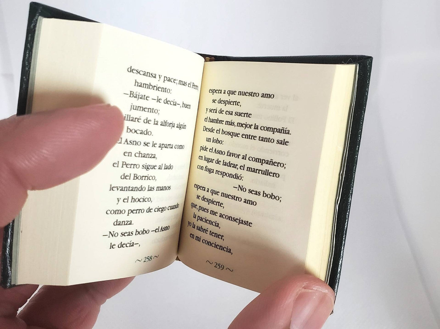 Fábulas I (Fables) by Félix María De Samaniego Spanish Language Miniature Book