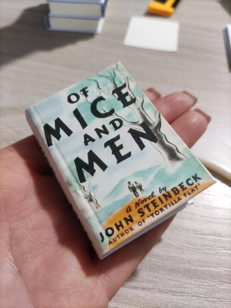Of Mice and Men by John Steinbeck Miniature Book Paperback Softback