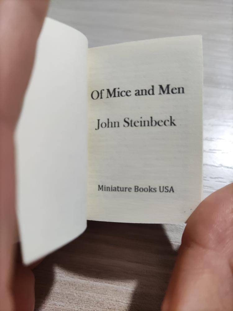 Of Mice and Men by John Steinbeck Miniature Book Paperback Softback