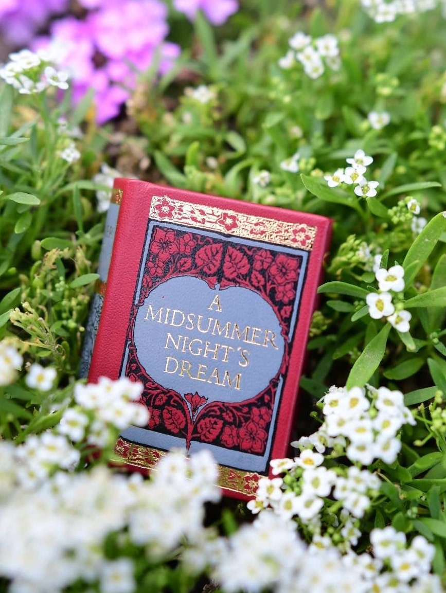 A Midsummer Night's Dream by William Shakespeare Miniature Book