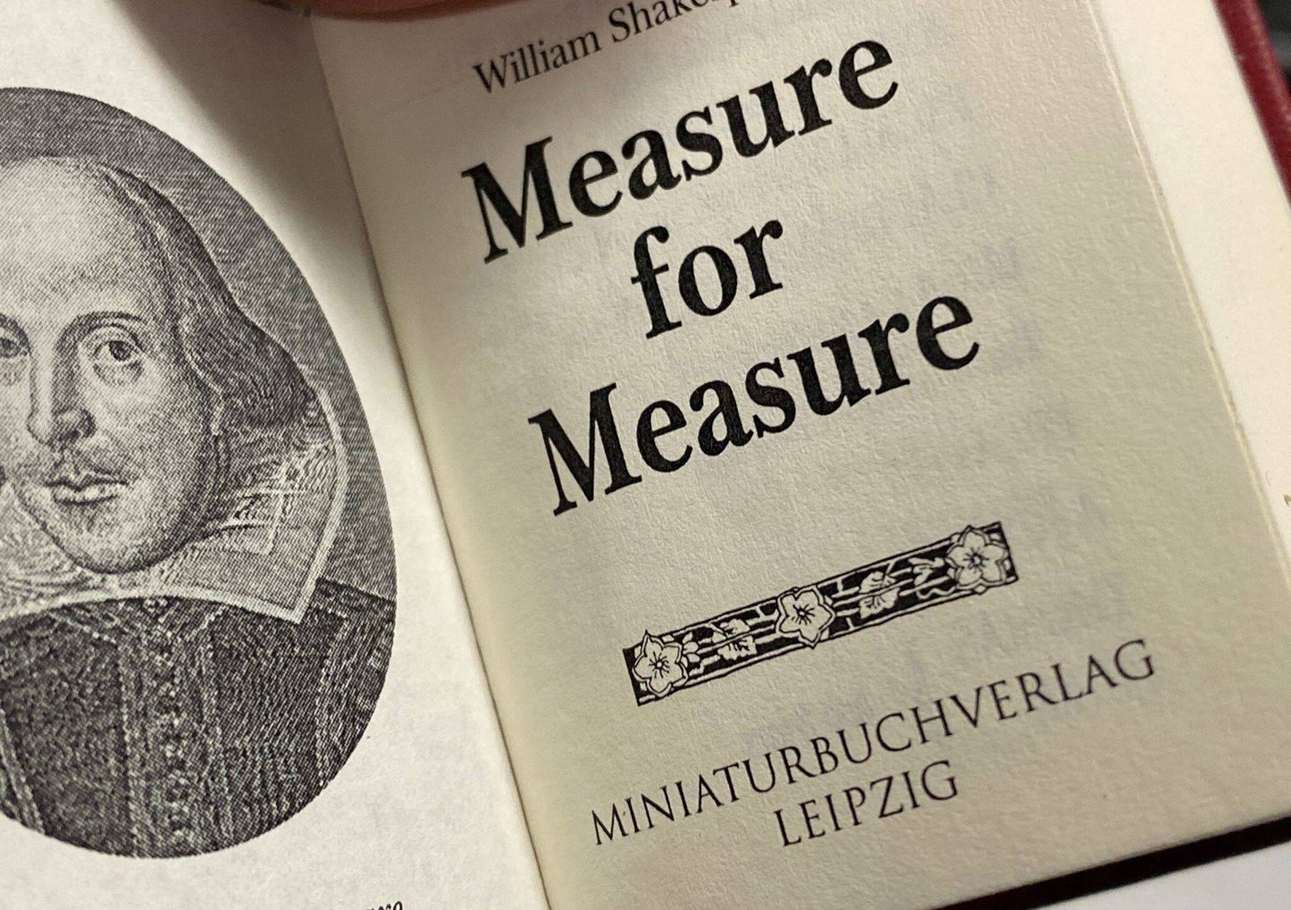Measure for Measure by William Shakespeare Miniature Book