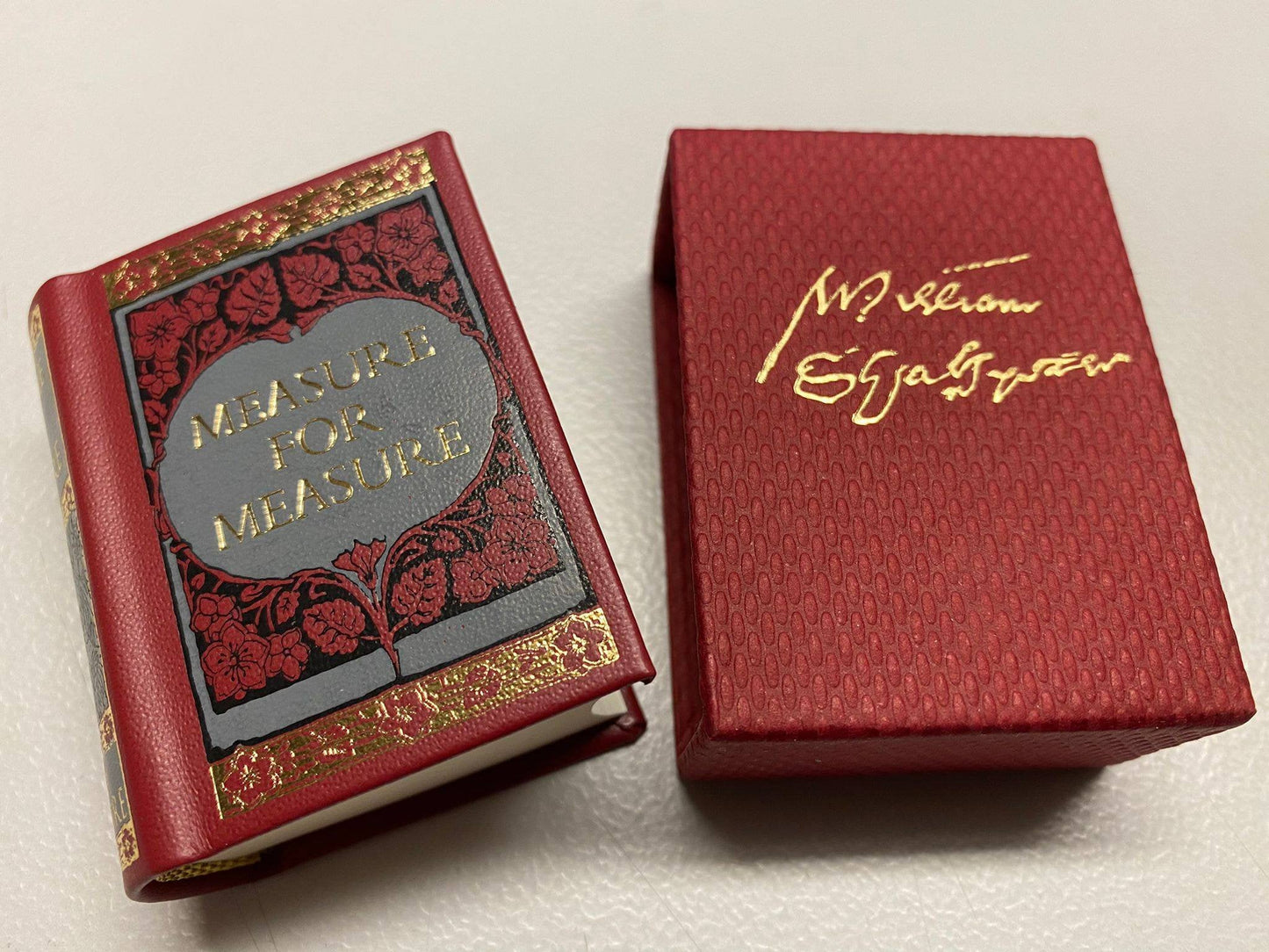 Measure for Measure by William Shakespeare Miniature Book
