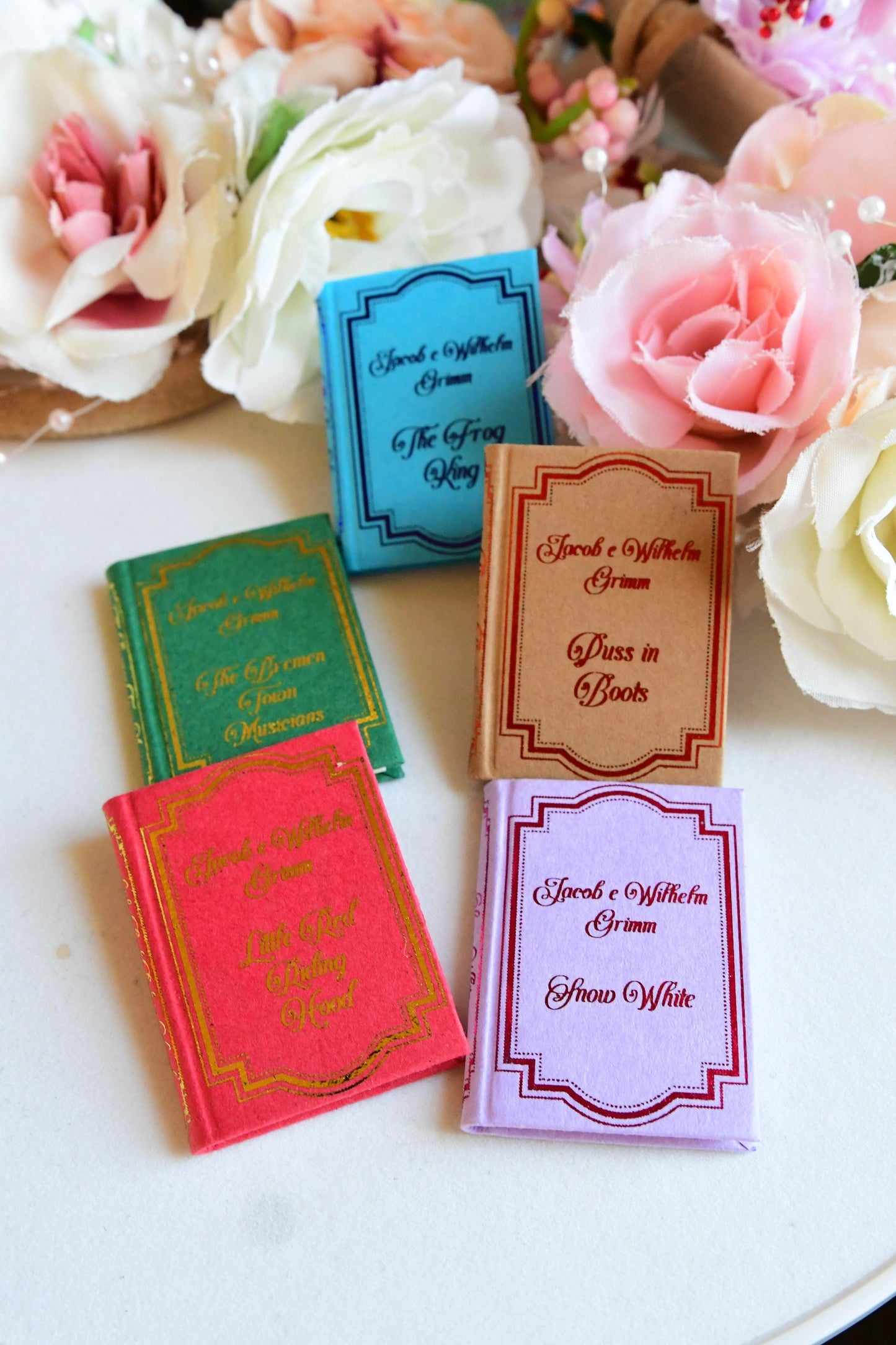 Fairy Tale Series Miniature Book Set Vol 2 feat. Little Red Riding Hood, Snow White,The Bremen Town Musicians, The Frog King, Puss in Boots